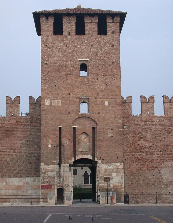 Castle View Lodge Intero Appartamento Verona Centro Storico ภายนอก รูปภาพ